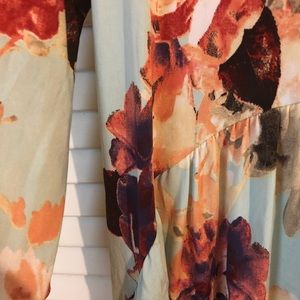 Infinity Raine Dresses - Lightweight Floral Dress Infinity Raine Dresses - Lightweight Floral Dress